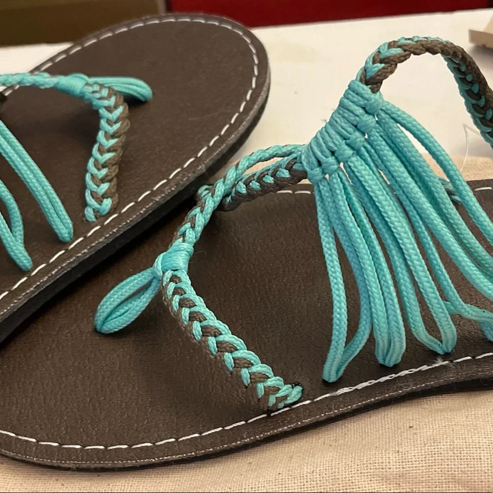 Plaka Flat Hand-Woven Sandals for Women - Picture 2 of 11